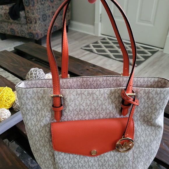 MK purse - Picture 4 of 4